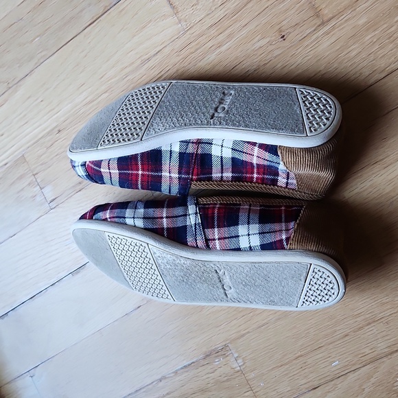 Toms Plaid Flats in Red and Blue - Picture 2 of 3